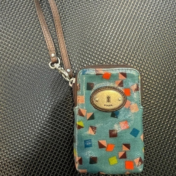 Fossil Key Per Coated Wristlet - Picture 2 of 11